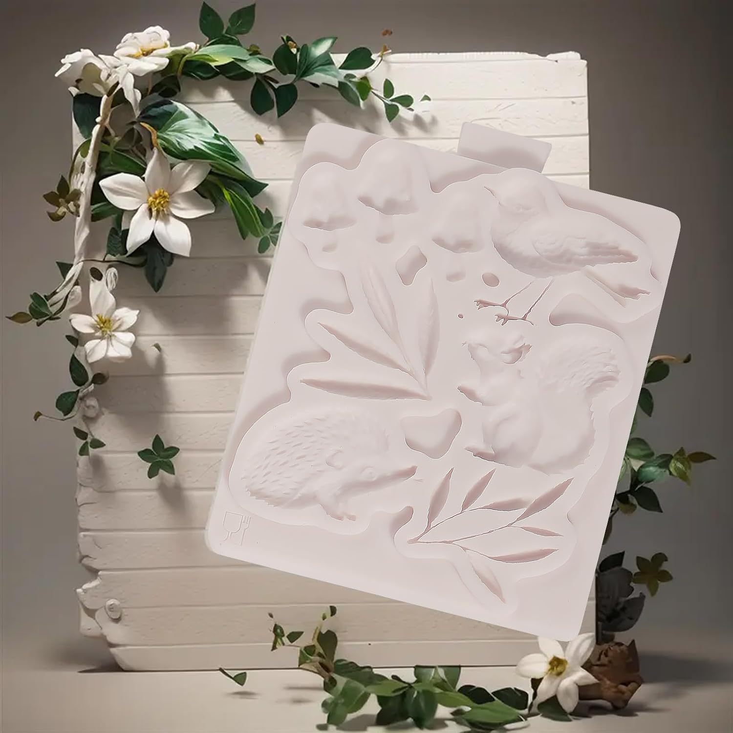 1Pcs Cute Hedgehog Squirrel Silicone Mold, Mushroom Leaf Chocolate Fondant Mold for Cake Decoration, Biscuits, Candy, Sugar Craft, Flower Paste, Clay, Resin Craft, Pendant, Home Decor