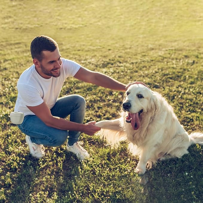 AUDWUD Silicone Dog Treat Pouch,Clip on Portable Training Container,Convenient Magnetic Buckle Closing and Waist Clip,No BPA-PawvioPets