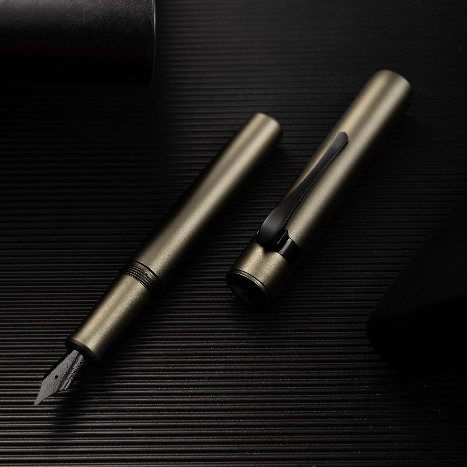 Hongdian M2 Black Forest Mini Fountain Pen, Fine Soft Nib & Sleek Shape Aluminium Short Pocket Travel Pen (Army Green)