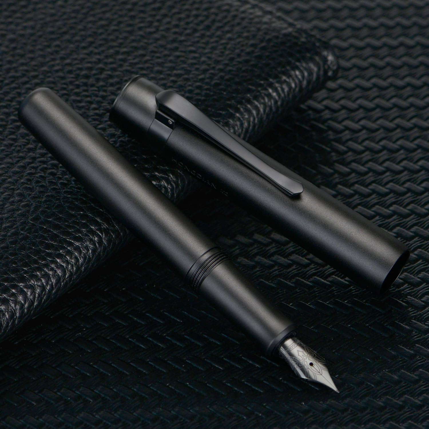 Hongdian M2 Mini Fountain Pen with Bent Nib, Sleek Shape Aluminium Short Pocket Travel Pen (Matte Black)