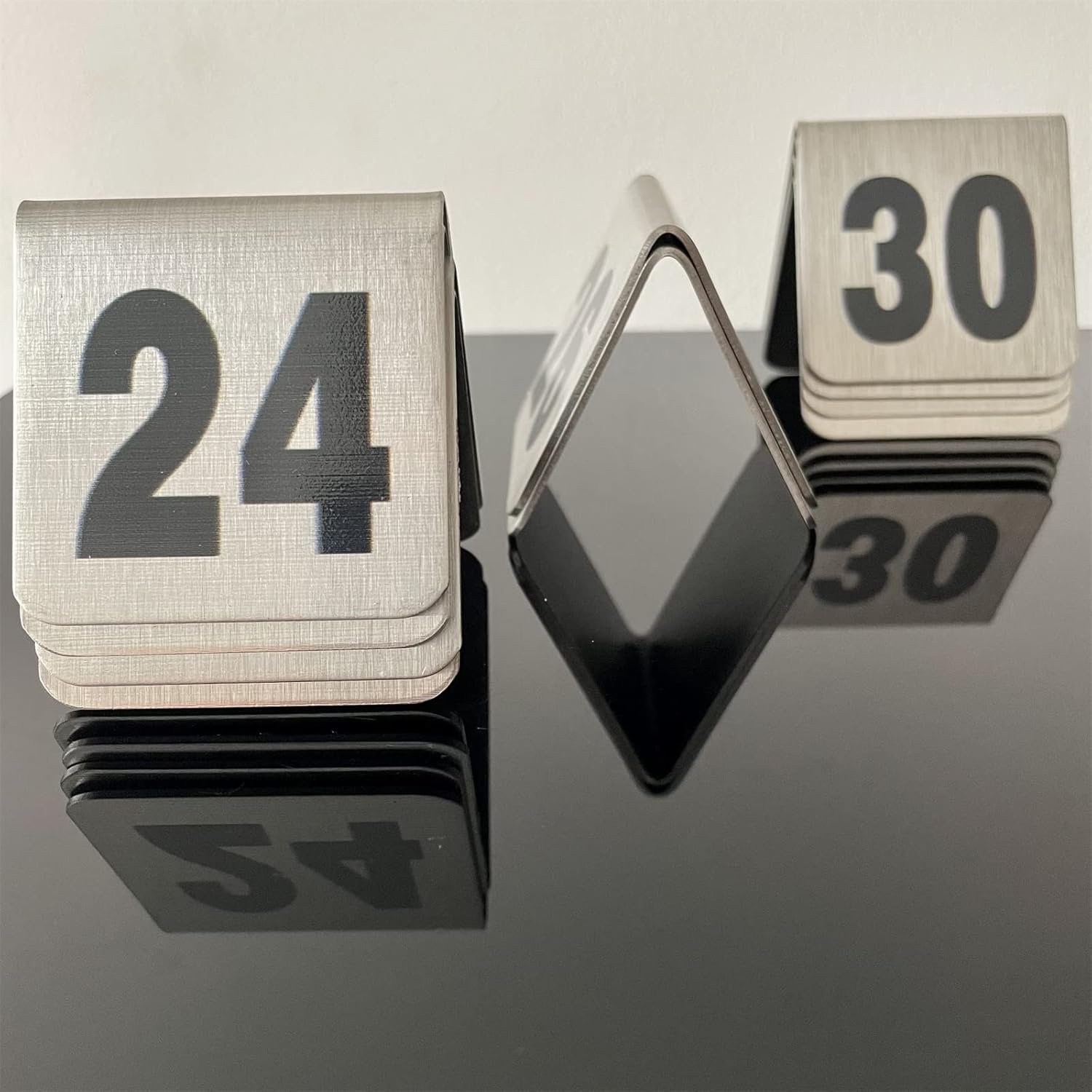 10 Pcs Metal Place Cards Stackable Tent Style Table Numbers，Place Card Holders for Celebration Wedding Party Restaurants Cafes Bars Gatherings meeting Room Board Game Serial (Small 21-30, Black)