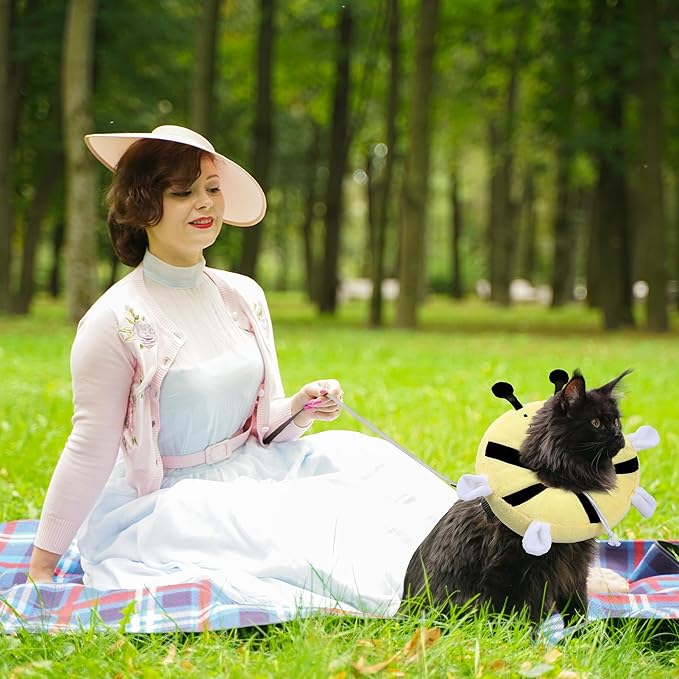 Adjustable cat Cone Collar Soft to Stop Licking After Surgery for Kitten, Alternative to Cone of Shame cat, Donut Cone for Cats, pet Elizabethan Collar (Bee, Small)-PawvioPets