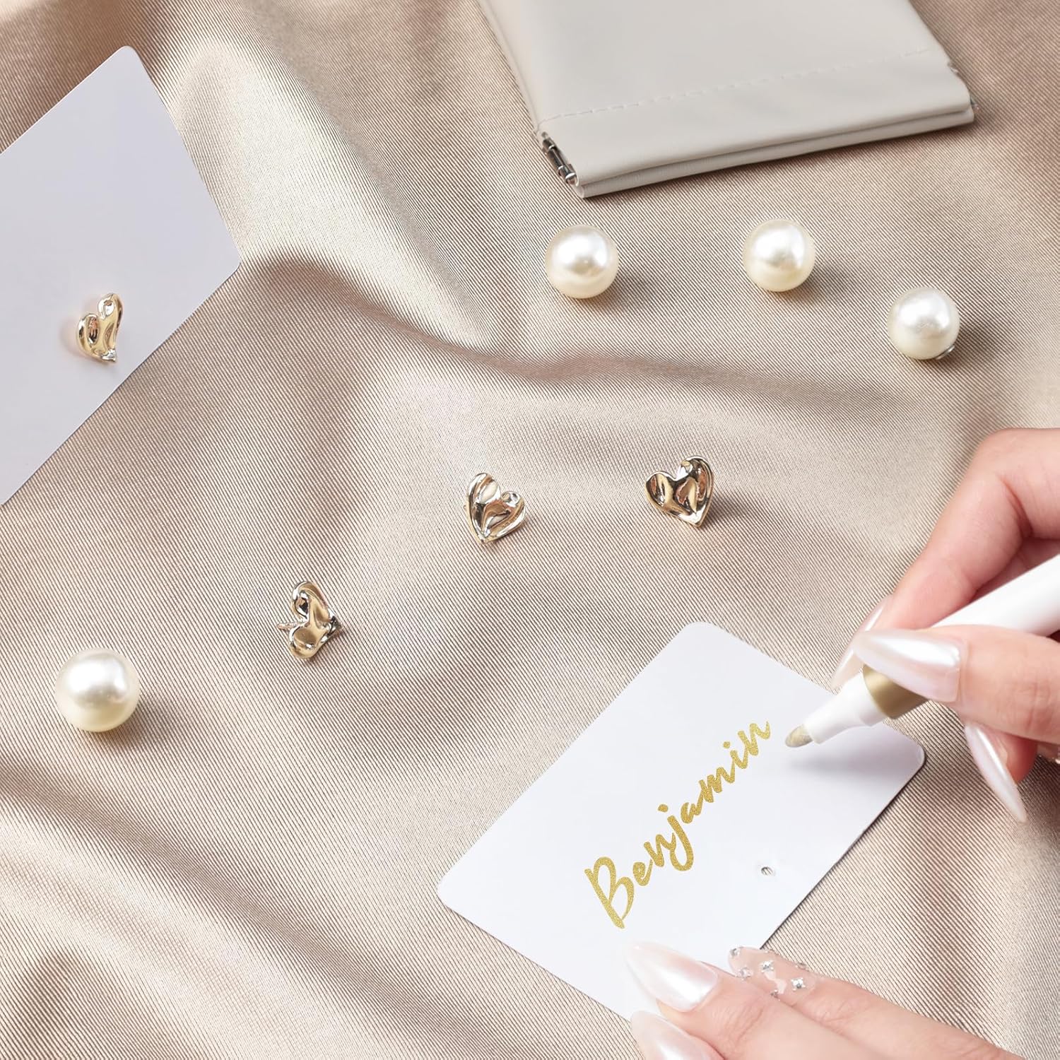 UNIQOOO 12Pcs Decorative Gold Love Heart Place Card Holders Bulk, Romantic Name Card Stands Set, for Wedding Engagement Decor, Table Setting, Business Card, Name Tag, Party Food Labels