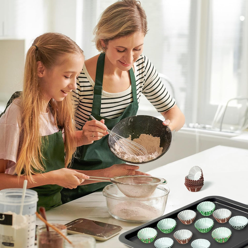 COcnny Football Mini Cupcake Liners - 600pcs Football Themed Mini Baking Cups Muffin Cupcakes Wrappers, Rugby Sport Paper Cake Wrap Making Supplies for Game Day Post-match Celebration Party (6 Styles)