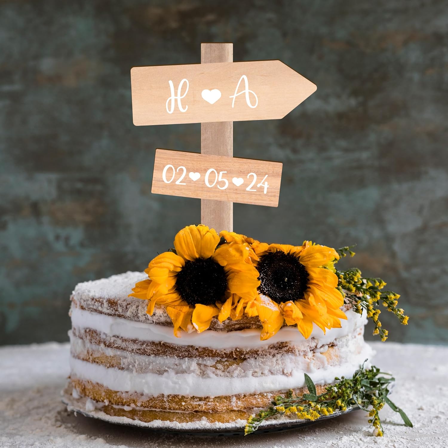 Personalized Rustic Wedding Cake Topper in Wood Custom Bride & Groom Names Initials Wedding Date Cake Decoration (Maple Texture)